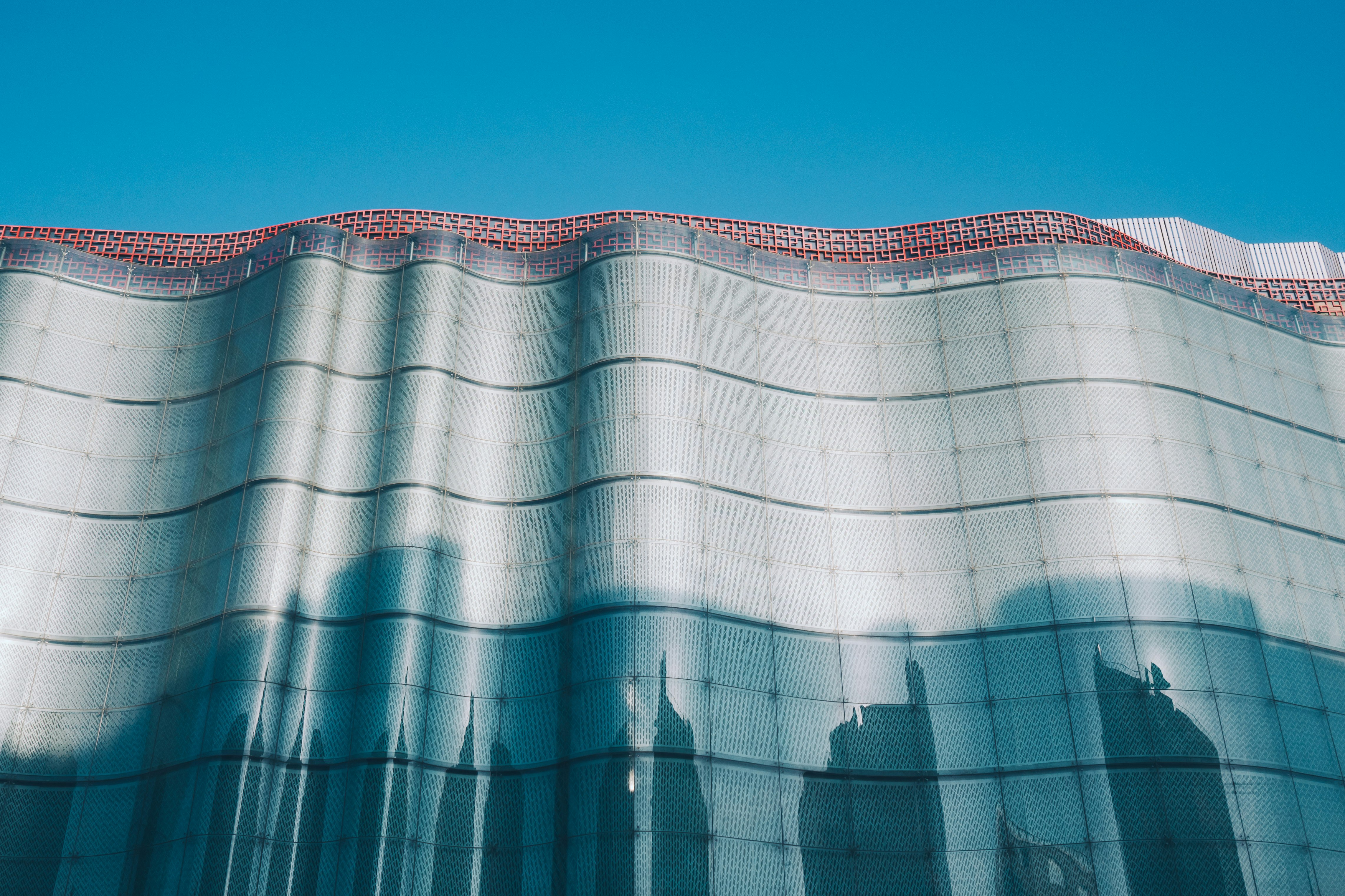 gray concrete building